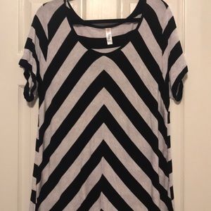 LuLaRoe classic tee